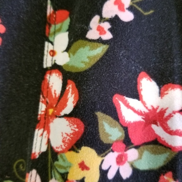 LEGGINGS! - Picture 2 of 3